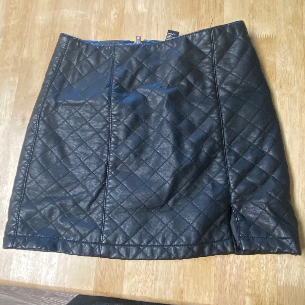Forever 21 Size Small Black Quilted Faux Leather Mini Skirt